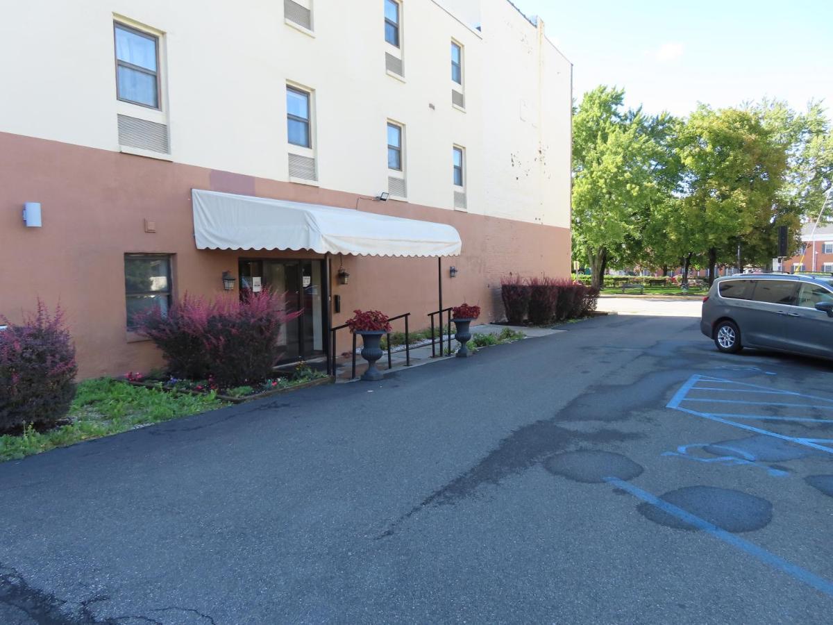 St Charles Hotel Downtown Hudson Kültér fotó